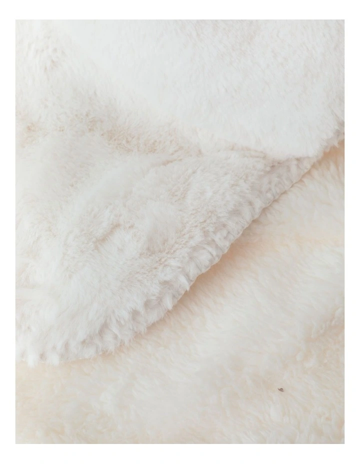 Heritage Reversible Sherpa Blanket In White 5 Heritage Reversible Sherpa Blanket In White - Image 3