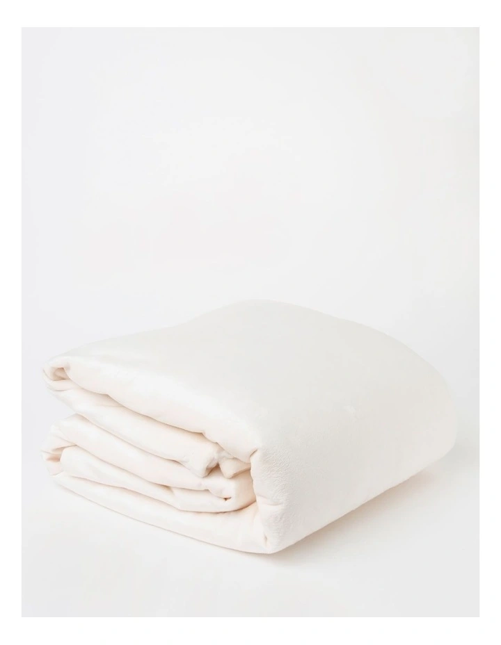 Heritage Super Plush Blanket In Pink 4 Heritage Super Plush Blanket In Pink - Image 2